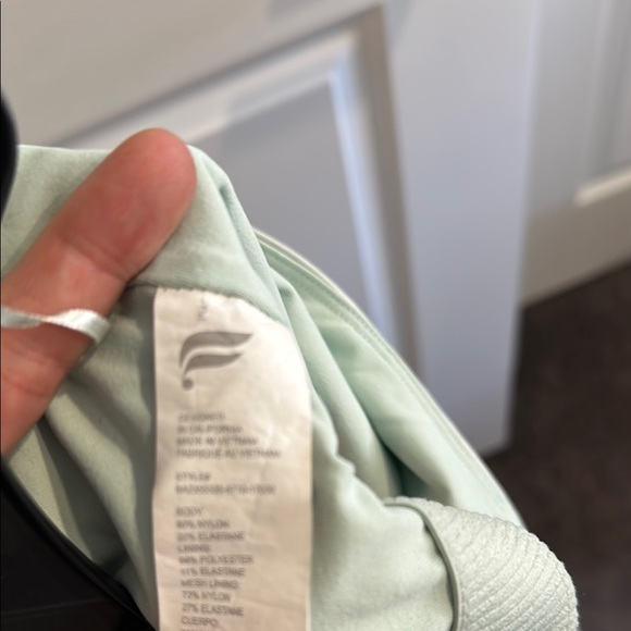 Fabletics One-Shouldered Sports bra - Picture 3 of 4